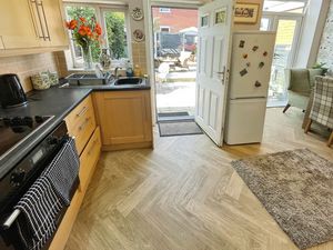 Kitchen Diner- click for photo gallery